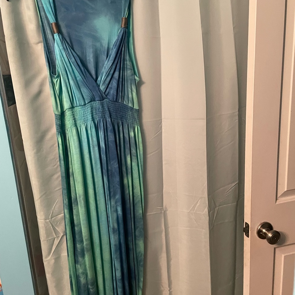 Brand new turquoise maxi dress in size LG.